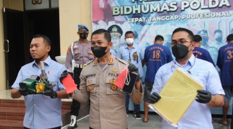 Gunakan Kartu Kuning dan Surat Rekomendasi, Tiga Pelaku Penyalahgunaan Distribusi BBM Subsidi Diringkus Polda Banten.