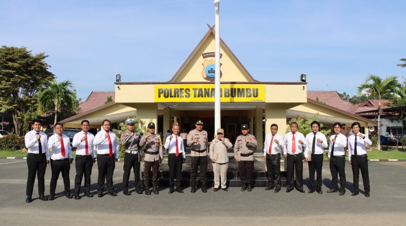 Apresiasi Kapolres Tanah bumbu berikan Penghargaan Kepada Anggota yang Berprestasi