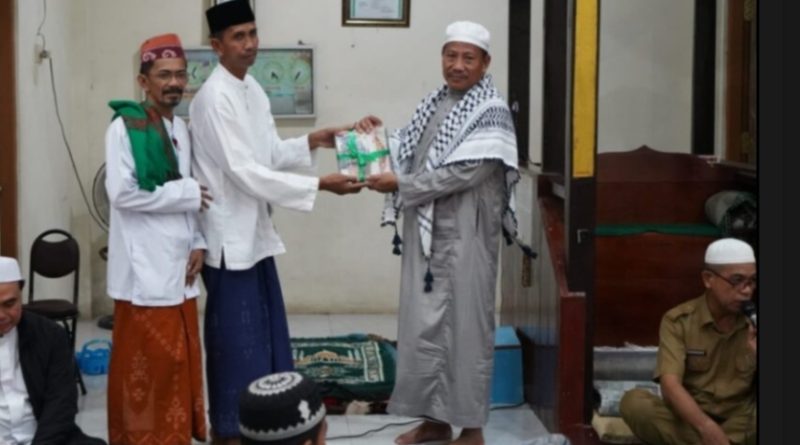 Dispersip Tanbu Berikan Pelayanan Buku Untuk Perpustakaan Masjid