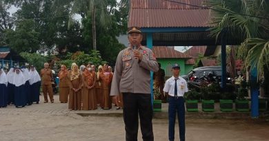 Jadi Inspektur Upacara, Kapolsek Galsel Sampaikan Pesan Kamtibmas di SMP Negeri Bontokassi