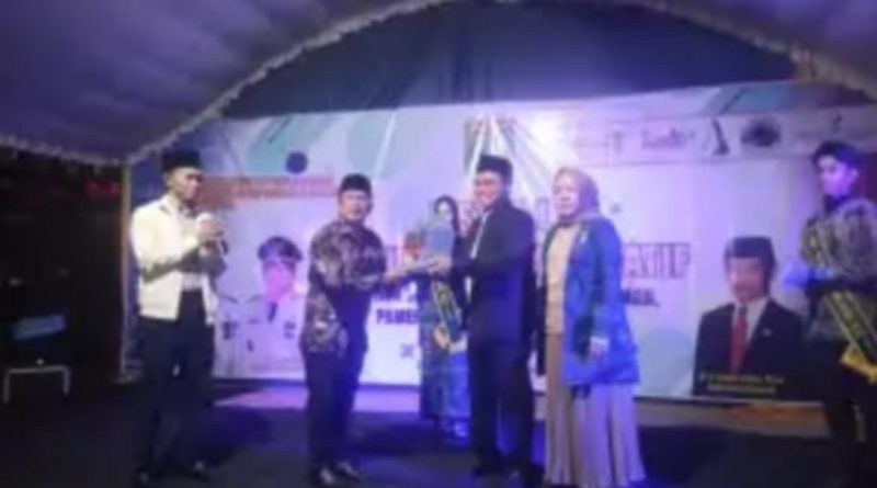 Bupati Tanah bumbuTutup Pameran Festival Produk Ekonomi Kreatif di Eduction Park