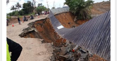 Bupati Tanbu Intruksikan Kadis PUPR  Buat jalan Alternatif di KM. 171