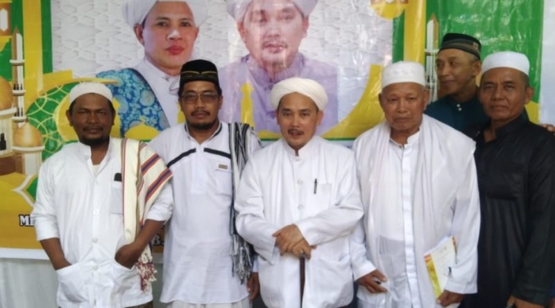Masyarakat Desa Manuntung Meringatan Maulid Nabi Muhammad SAW di Masjid Darul Himah