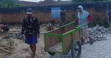 Pemasagan Paving Block di Kp Salahaur Keluraha Cijoro Lebak Diterima Dengan Baik.