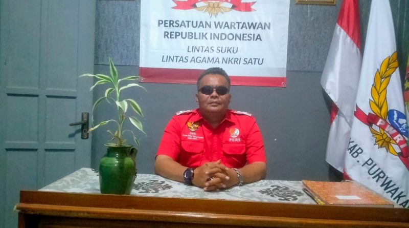 Ketua DPC PWRI -Purwakarta Komentari Proyek Miliyaran Baru Seumur Jagung Sudah Rusak.