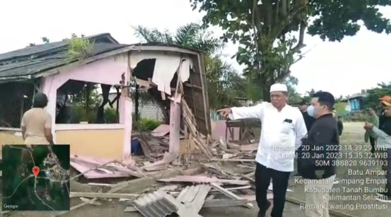 Satpol PP Dan Damkar Kab Tanah Bumbu Bongkar Bangunan Disinyalir Tempat prostitusi