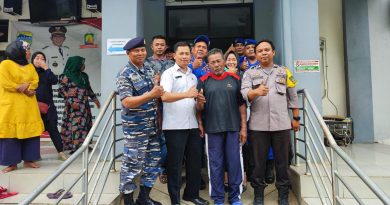 Posal Binuangen Lanal Banten Tanggap Dalam Pencarian Kapal Hilang Kontak di Perairan Binuangen.