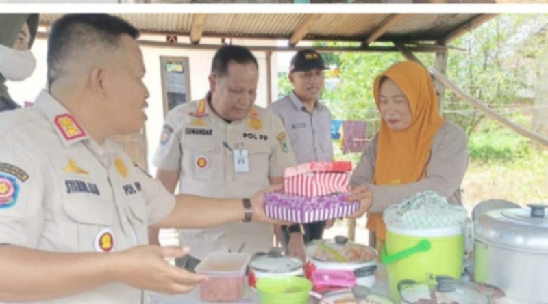 Satpol PP Kab Tanah Bumbu Sosialisasikan PERDA Kepada Masyarakat Yang Membangun di Atas Drenase