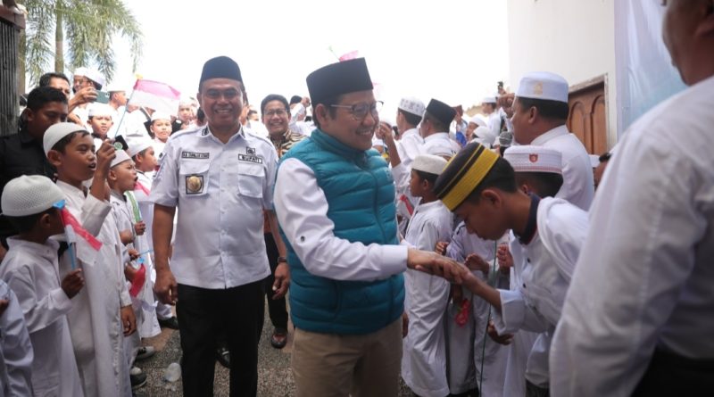 Wakil Ketua DPR RI Beserta Mendes PDTT  Rombongan Bersilaturahmi Ke Masyarakat Tanah bumbu Kal-Sel