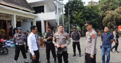 Kapolres Purwakarta Lakukan Pengamanan Pengecekan Langsung Perayaan Jumat Agung di Gereja.