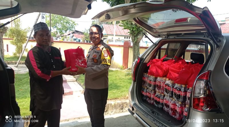 Jelang Idul Fitri:Polsek Bungku Tengah Berikan Paket Lebaran Kepada Wartawan Morowali.