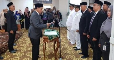 Bupati Tanah bumbu dr.H.M Zairullah Azhar Lantik 125 Pejabat Struktural dan Fungsional