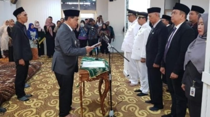 Bupati Tanah bumbu dr.H.M Zairullah Azhar Lantik 125 Pejabat Struktural dan Fungsional