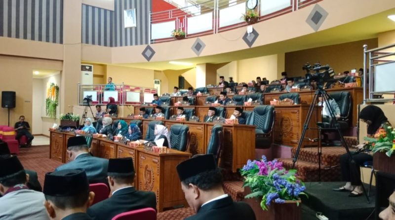 Rapat Paripurna DPRD Tanbu Tanyakan Jalan Provinsi KM 171 Yang Longsor dan Jalan Alternatif  Ke Pemerintah Daerah