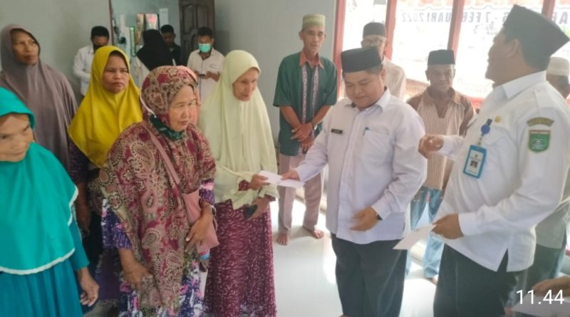 BAZNAS Kabupaten Tanbu Salurkan Zakat Ramadhan Berkah Kepada Warga di Kecamatan Kusan Tengah