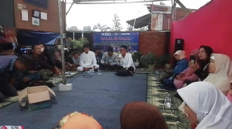 Acara Halal Bihalal dan Doa Bersama Warga Kampung Merah Putih Tapos Sukatani.