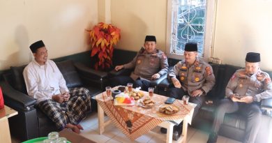 Kapolres Cirebon Kota Sambangi  Pondok Pesantren Kandang Juang disambut Ramah