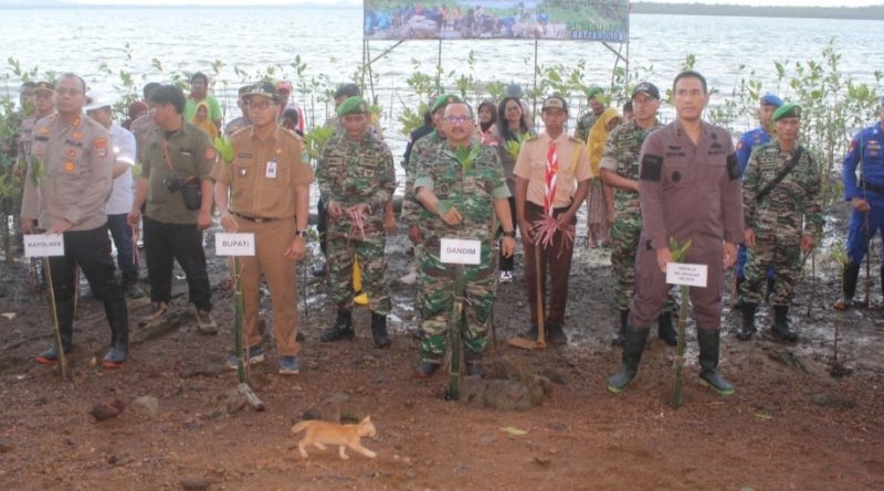 Kabupaten Tanah Bumbu Laksanakan Kegiatan Menanam Mangrove Nasional Serentak di Seluruh Indonesia