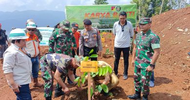 Dalam Rangka HUT.Ke-65 Kodam XIII/Merdeka:Dandim 1311/Mrw Gandeng PT.MPR Tanam 2000 Pohon.