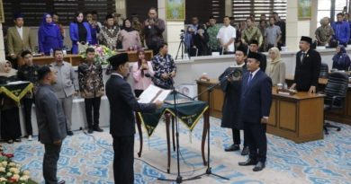 Hadiri PAW Anggota DPRD, Wakil Wali Kota Cirebon Ajak untuk Berkontribusi Bangun Daerah