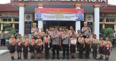 Kapolres Cirebon Kota Berikan Apresiasi  Kepada Tim Badminton dan Tim Pocil