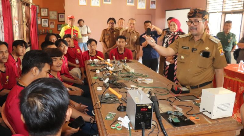 Pemkab Cirebon Dorong Masyarakat Miliki Keterampilan Untuk Bersaing di Dunia Kerja