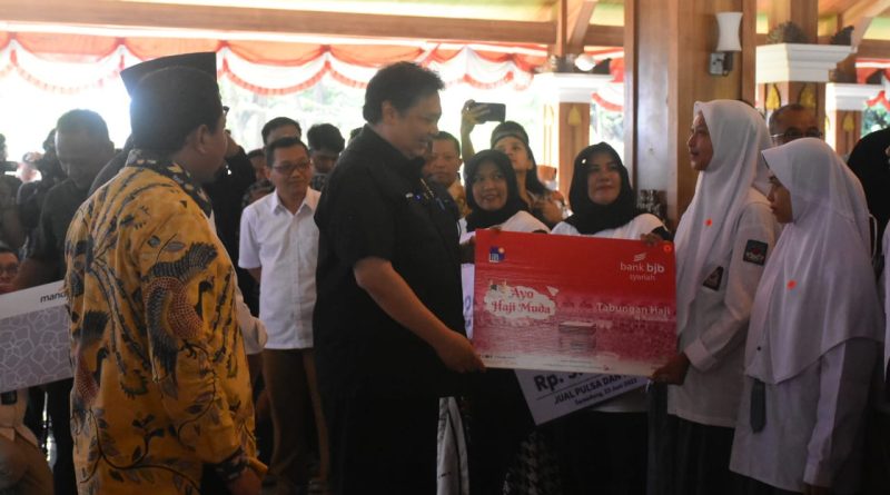 Menko Bidang Perekonomian Sampaikan Literasi Keuangan Inklusif di Sumedang.