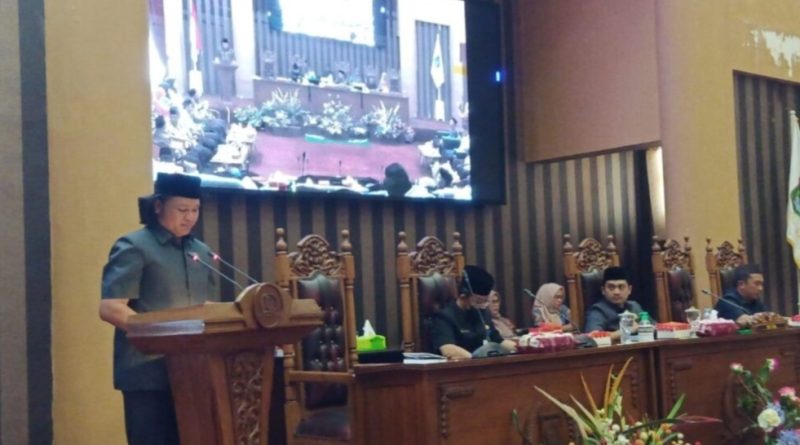 Rapat Paripurna Bahas APBD Tahun 2022: Fraksi PAN Memuji dan Mengkritik Program Pemerintah