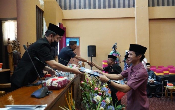 DPRD Sampaikan Pemandangan Umum Fraksi Terhadap LPJ APBD TA 2022