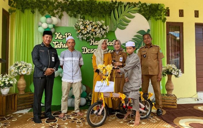 Peringati Hari Jadi Desa Yang Ke-13 Desa Polewali Marajae Berikan Hadiah Sepeda Kepada Anah Penghafal Qur,an