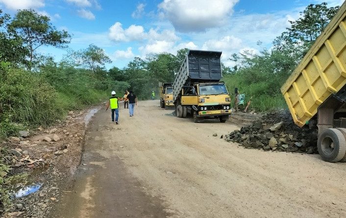 Langkah dan upaya serius perbaikan kerusakan jalan nasional KM 171 terus dilakukan Pemkab Tanbu