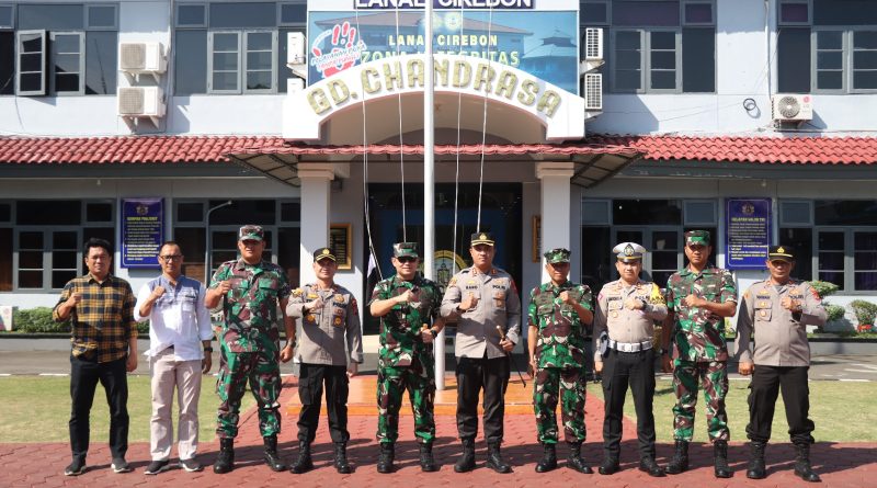 Jalin Silaturahmi Kordinasi Dan Komunikasi serta Tingkatkan Sinergitas Kapolres Cirebon Kota Kunjungi Unsur TNI