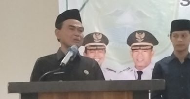 Buka Bimtek Peningkatan Kualitas SDM Para RT, Bupati Zairullah Azhar Akan Naikan Insentif RT.