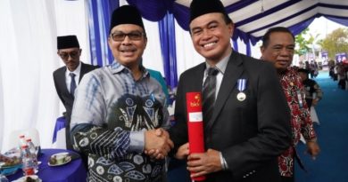 Zairullah Azhar Terima Penghargaan Manggalan Karya Kenacana Dari BKKBN RI