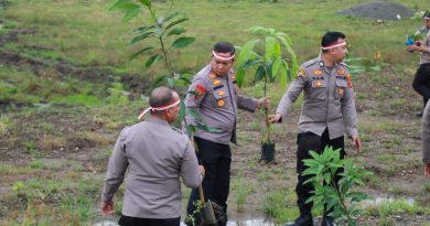 Polri Lestarikan Negri,Polres Morowali Polda Sulteng Beserta Polsek Jajaran Tanam Pohon