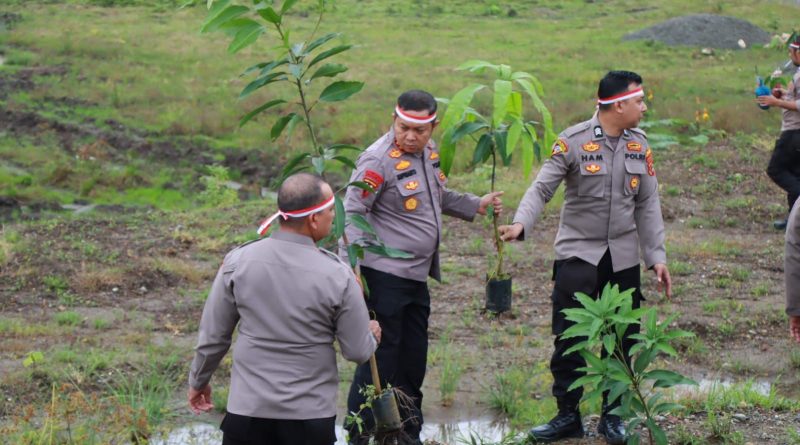 Polri Lestarikan Negri,Polres Morowali Polda Sulteng Beserta Polsek Jajaran Tanam Pohon