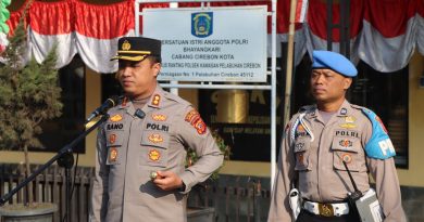 Kapolres Cirebon Kota Ajak Disiplin  Pimpin Apel di Polsek Kpc