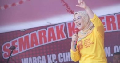 Perempuan Cetak Sejarah Anne Bupati Purwakarta Terpilih Sebagai Politisi Terpopuler Nasional