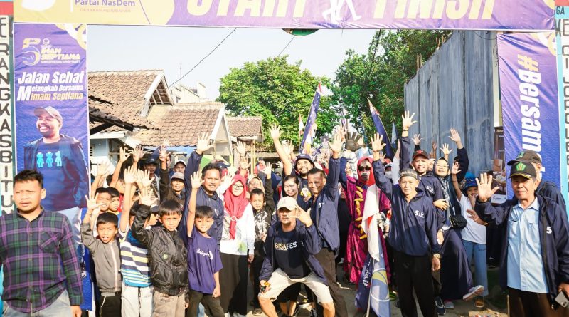 Merayakan HUT RI Ke 78, Caleg DPRD dan Masyarakat  Jalan Santai