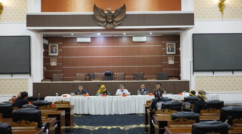 Komisi IV DPRD Purwakarta Terima Audien Forum Pencari Kerja Di Hadiri  Disnakertrans