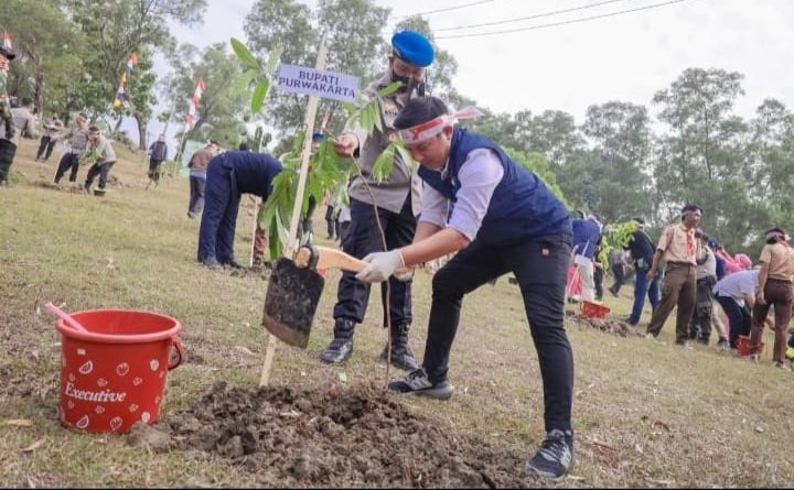 Bupati Purwakarta Kerahkan Ribuan Relawan Tanam Pohon Bersama Kapolri