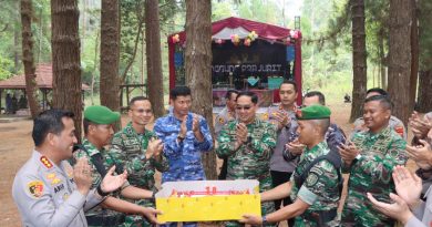 Kapolresta Cirebon Hadiri Upacara Peringatan HUT TNI ke-78 di Puncak Terasering Panyaweuyan