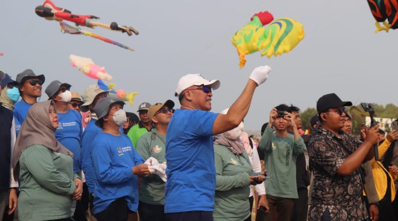 Lewat Ajang Festival Layang-layang Internasional, Bupati Imron: Bisa Angkat Potensi Desa