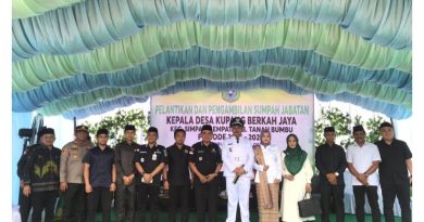 Waket Ketua DPRD Tanbu Hadiri Pelantikan Kepala Desa di Kecamatan Simpang Empat Kabupaten Tanah Bumbu