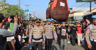 Polresta Cirebon Amankan Arak-arakan Memayu Buyut Trusmi