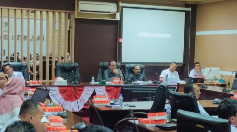 DPRD Kabupaten Tanah Bumbu Melakukan Rapat Kerja Bahas Raperda Pajak Daerah dan Retribusi Daerah