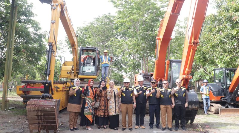 Pimpin Apel Hari Bhakti PU, Bupati Imron: Pembangunan Infrastruktur Harus Lebih Baik