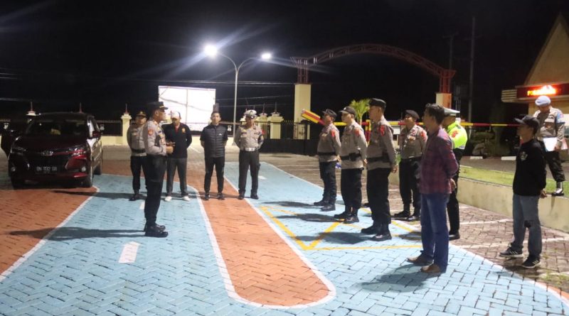 Polres Morowali Lakukan Pengamanan Nobar  Debat Capres Kabupaten Morowali  Aman Dan Tertib