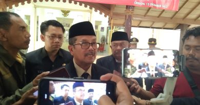 Pejabat Administrator , Pengawas dan Fungsional di lingkungan Pemerintah Daerah Kabupaten Cirebon di Lantik