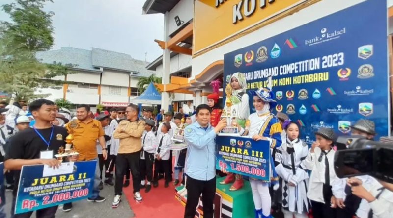 Lomba Drumband Competition 2023 Kotabaru Memikat Ribuan Penonton